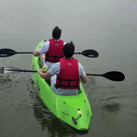 personas en kayak