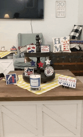 4th of July coffee table candle decor