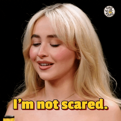 Sabrina Carpenter diciendo que no está asustada por recibir mensajes de hombres-niño a las tres de la mañana.- Blog Hola Telcel 