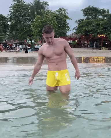 Shirtless Male Model GIF https://media.giphy.com/media/vzyOuYHK1iHp4Qo0IT/giphy.gif
