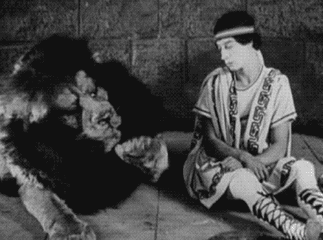 Maudit buster keaton the three ages there's really not point to this gif and a lion