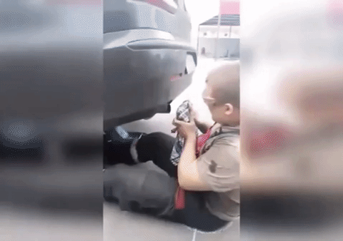 30 идиотов, которых надо держать как можно дальше от машин идиоты за рулём, идиоты и автомобили, смешные случаи с автомобилями, автомобильные приколы