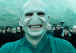 Voldemort sonriendo porque la nueva película de Harry Potter está en Claro video.- Blog Hola Telcel