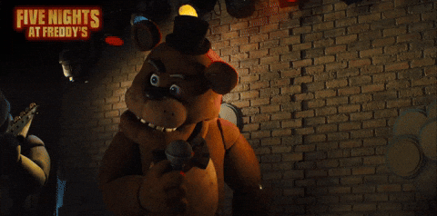 Animatrónico volteando de manera aterradora para saber por qué la segunda película de Five Nights at Freddy's será mejor que la primera entrega.- Blog Hola Telcel