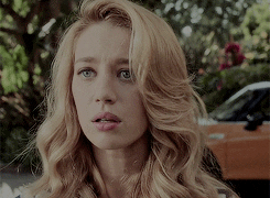 Yael Grobglas Petra Solano GIF - Find & Share on GIPHY