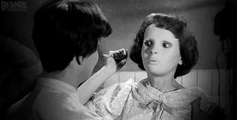 Дедушка попытался стереть макияж с куклы внучки и случайно создал ужасного монстра стереть макияж с кукол, смыл макияж с куклы, удаление макияжа с кукол