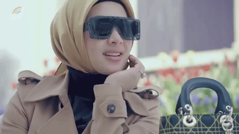 Panduan LENGKAP Gaya Hijab Ikut Bentuk KACA MATA Buat Gadis Hijabi Saat BERCUTI