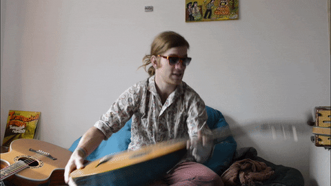 Lepší je zahrát si na mandolínu hned po ránu. V posteli. Lepší je zahrát si na mandolínu hned po ránu. V posteli.