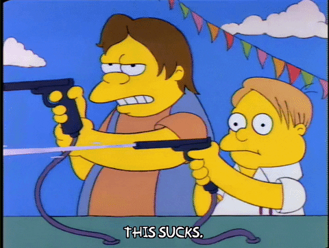 Nelson lanzándole agua a Martin en Los Simpsons