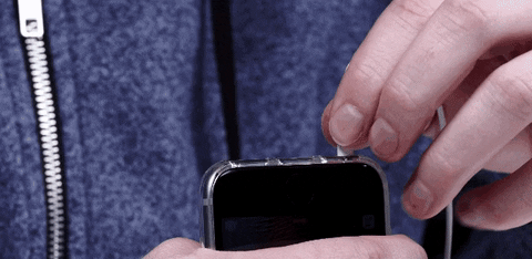 case-iphone - Mở hộp case iPhone SE và iPhone 7, tiết lộ nhiều điểm thú vị Giphy