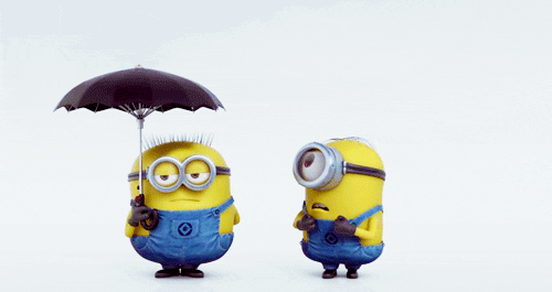 Un «minion» su paraguas con otro para ayudarle y ponerle contento