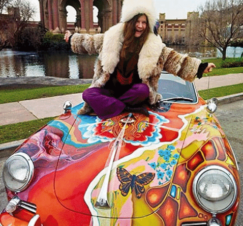 Janis Joplin con porsche psicodélico en los años sesenta.- Blog Hola Telcel