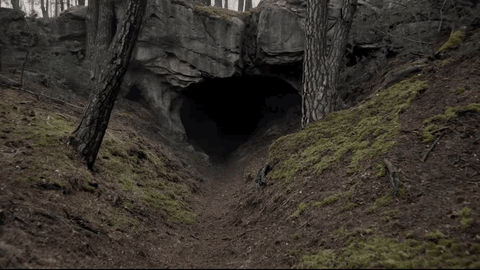 entrada da misteriosa caverna da série Dark