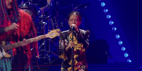 Natalia Lafourcade cantando en unos premios de música en México.- Blog Hola Telcel