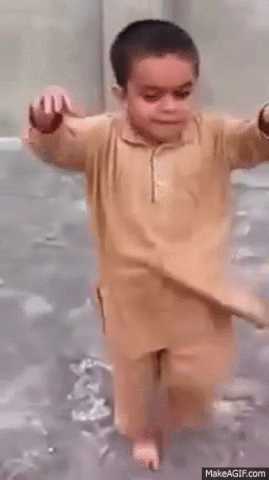 niño musulmán bailarín