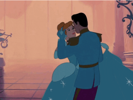 GIF: Pepelka pleše s princem 