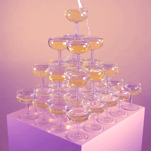 piramida kozarcev za šampanjec 