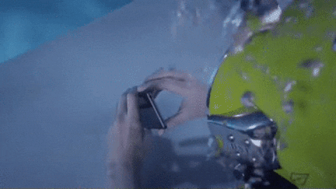 qué hacer si un celular se moja