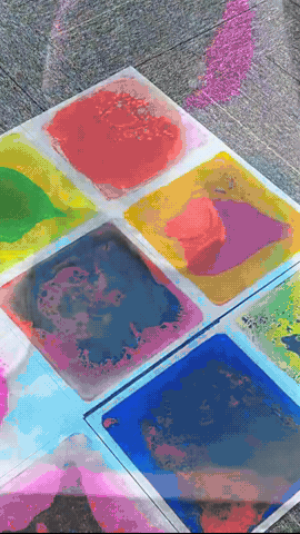 Piso didáctico con gel de colores